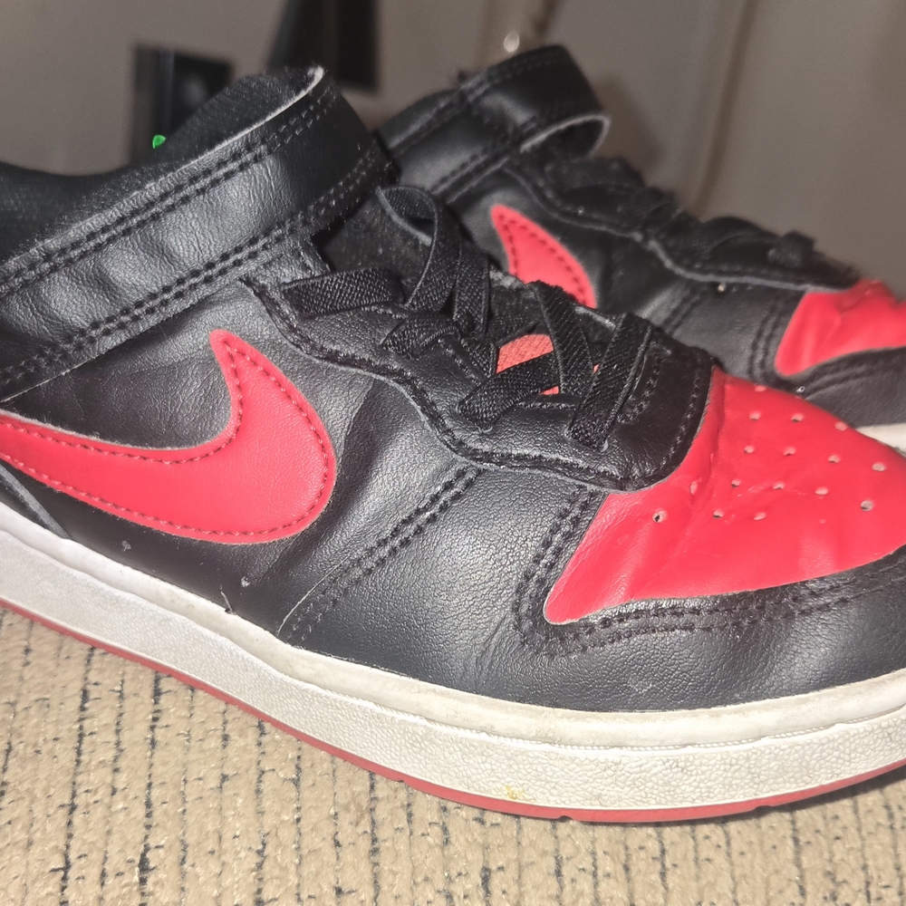 Nike Black and Red Sneakers Classic Basketball Design